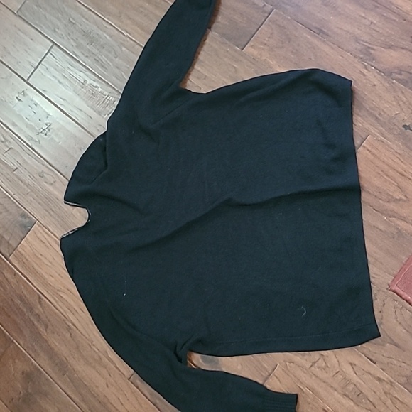 Lilly Pulitzer classic black sweater featuring metallic threading size XL - Picture 2 of 8